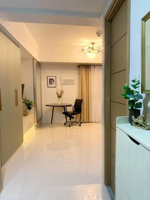 Spacious In With Pool And Gym Apartment