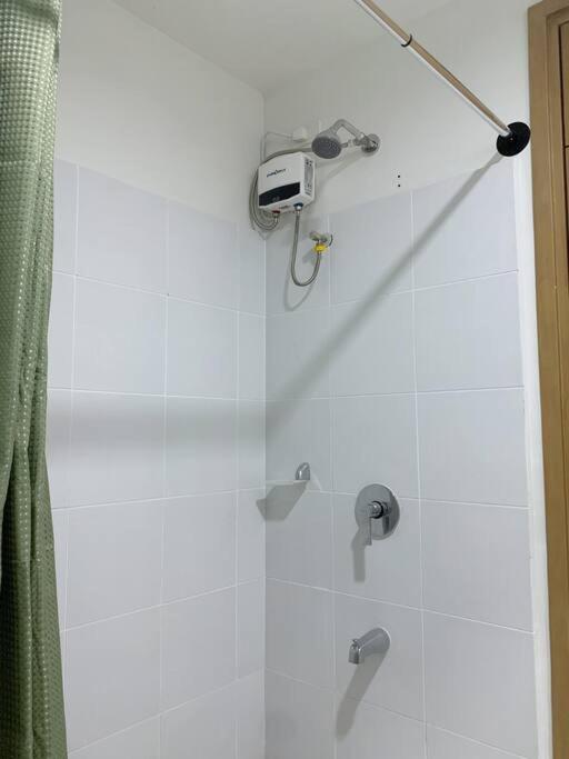 Spacious In With Pool And Gym Apartment *