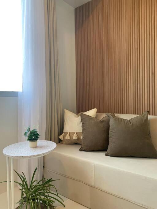 Spacious In With Pool And Gym Apartment