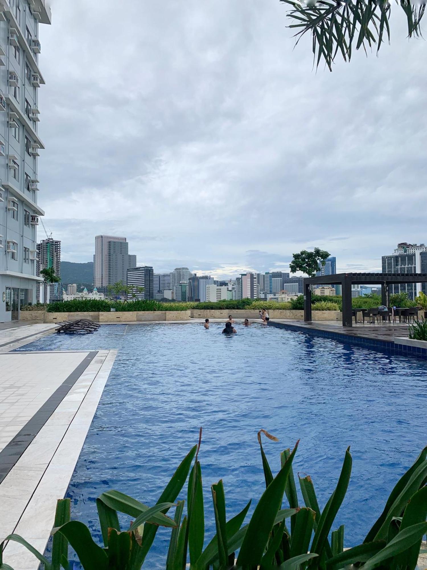 Spacious In With Pool And Gym Cebu